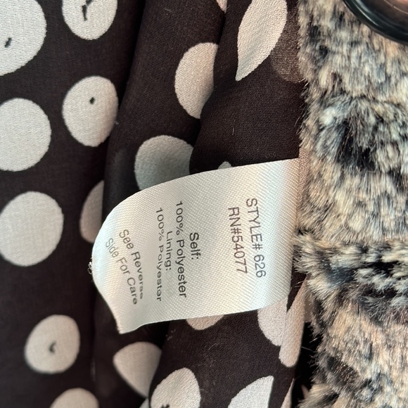 CABI CHINCHILLY Gray & Black Faux Fur Cropped Jacket - Picture 8 of 9